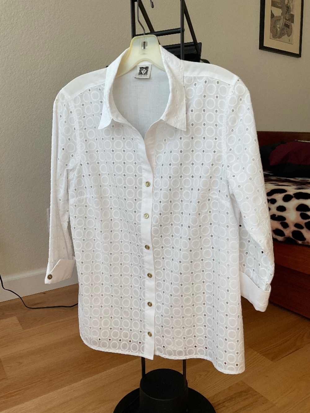 Women Ann Klein White Eyelet Blouse 100% Cotton.